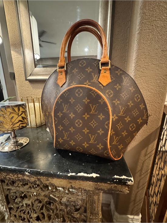 Louis Vuitton Handbags - Elegant monogram MM Louis Vuitton Ellipse